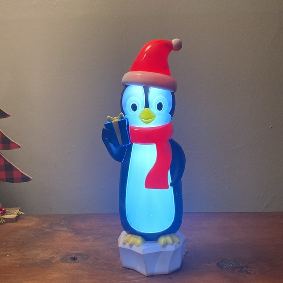 NWT- 14β LED Light Up Adorable Penguin Decoration π Operated - Picture 4 of 17